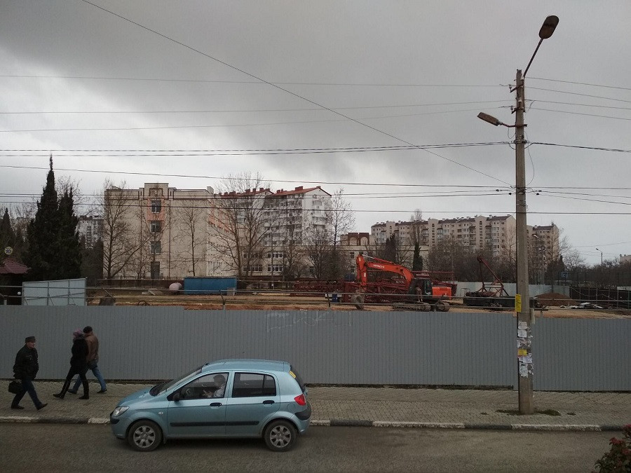 ForPost - Новости : Стройка возле школы № 57 в Севастополе остановлена, — департамент архитектуры