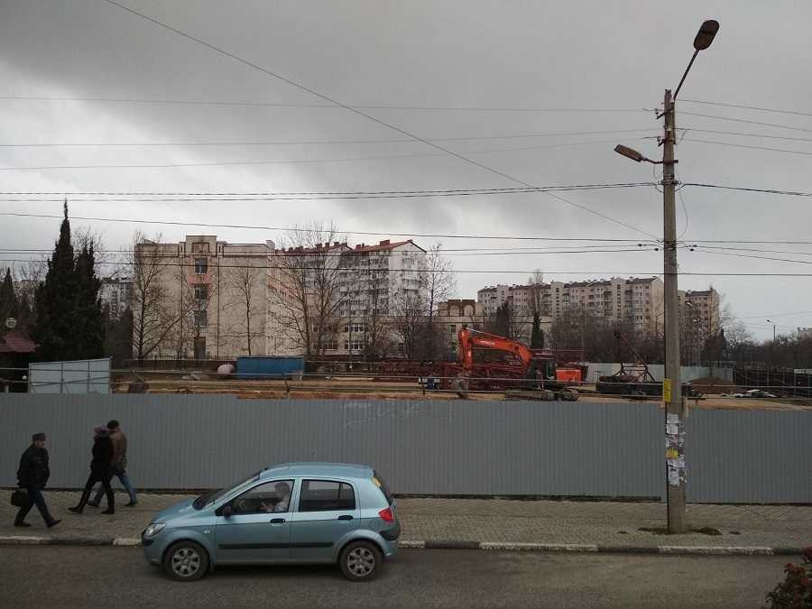 ForPost - Новости : Застройщик бьётся за право строить высотку около школы в Севастополе