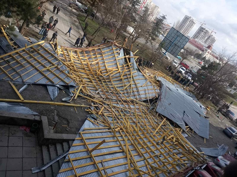 ForPost - Новости : Сорванные крыши, десятки тысяч людей без света – Крым переживает непогоду