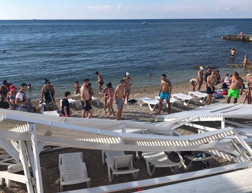 ForPost - Новости : В Севастополе на пляжников обвалился навес
