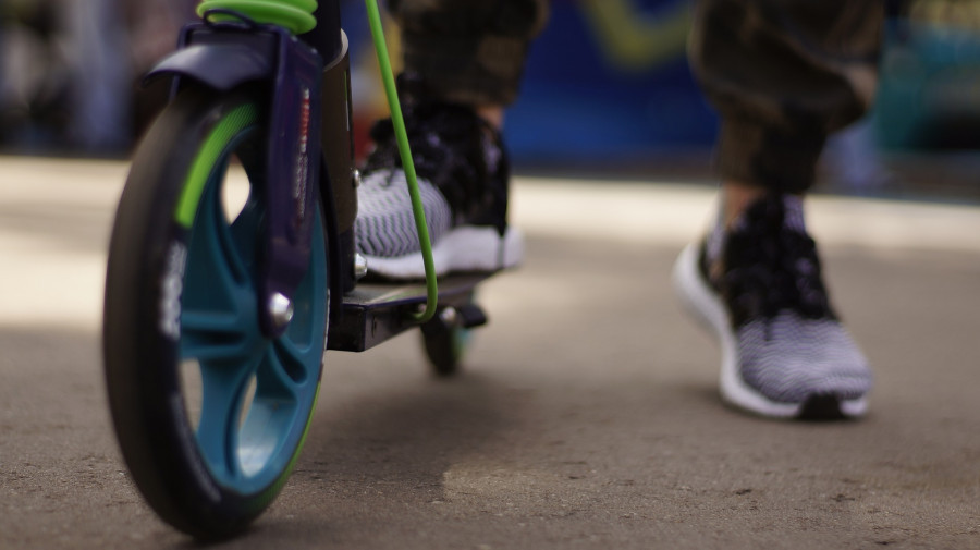 ForPost - Новости : В Севастополе ребёнок попал под колеса электросамоката
