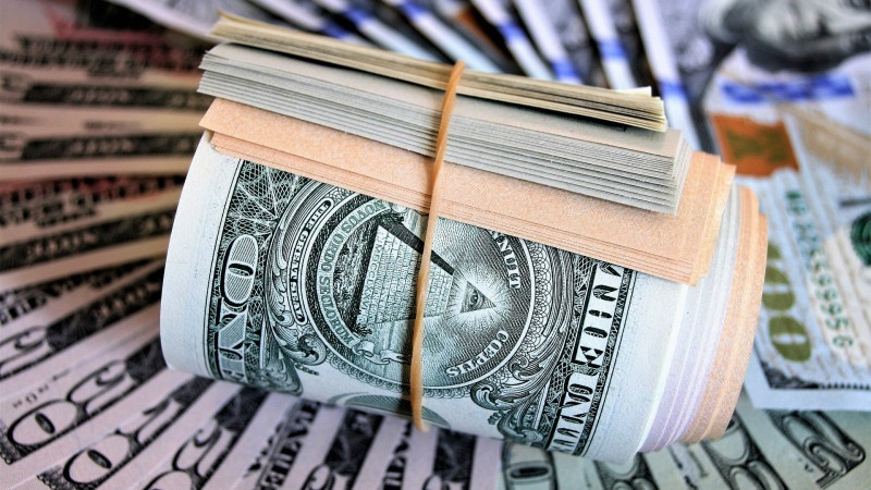ForPost - Новости : Россияне начали возвращать валюту в банки