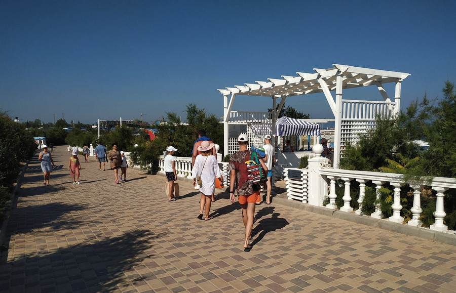 ForPost - Новости : В Севастополе смирились с захватом общественного пляжа