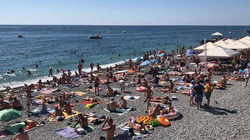 ForPost - Новости : Интернет возмутили «пивные животы» на пляжах Крыма