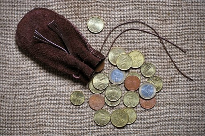 ForPost - Новости : Храните ваши денежки: стоит ли нести сбережения в банк или пока не открывать кубышку