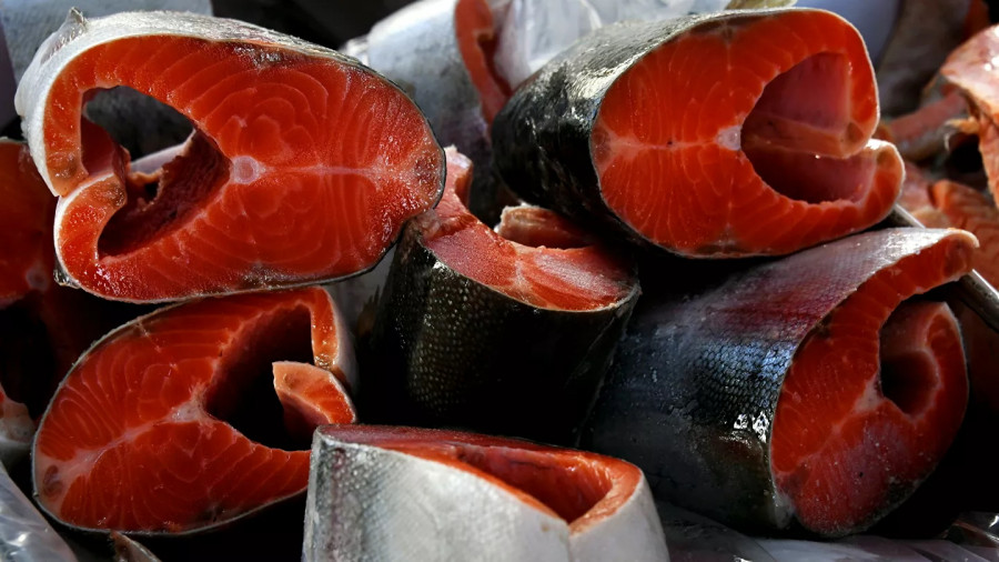 ForPost - Новости : Не растет лосось: почему красная рыба и икра резко подорожали