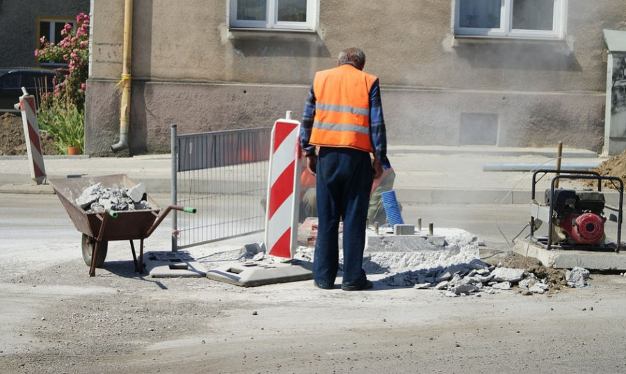 ForPost - Новости : Почему улица Истомина в Севастополе месяцами стоит в руинах