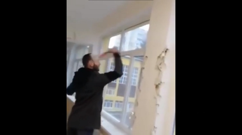 ForPost - Новости : Мужчина с кувалдой разгромил школу в Крыму