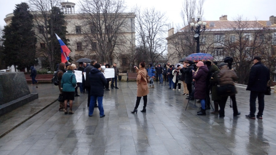 ForPost - Новости: В Севастополе митингуют против химатаки и просят установить «роль Лебедева» 