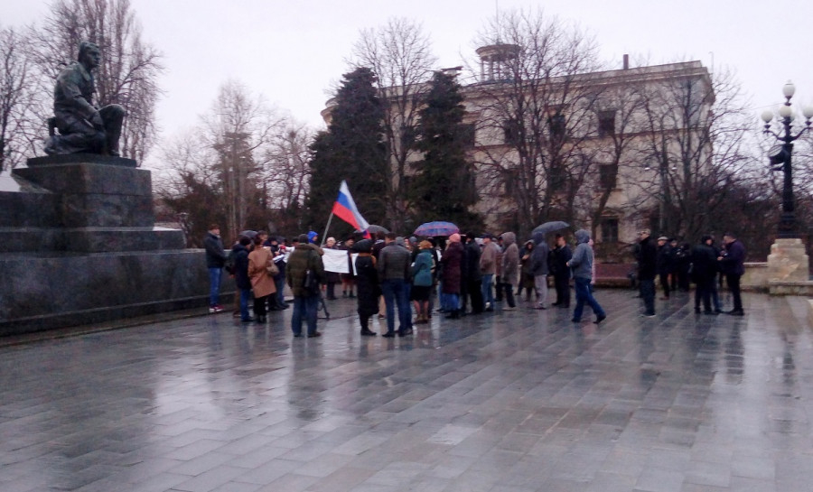 ForPost - Новости: В Севастополе митингуют против химатаки и просят установить «роль Лебедева» 