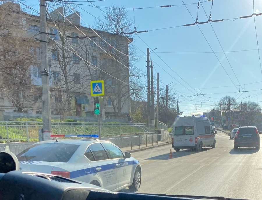 ForPost - Новости : Скорая попала в ДТП на пешеходном переходе в Севастополе
