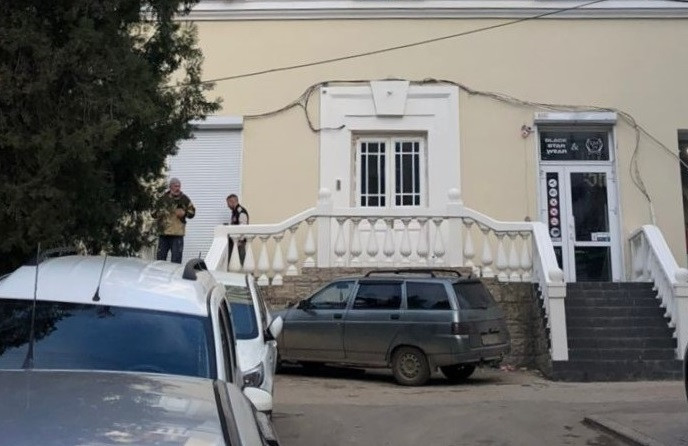ForPost - Новости : Девушка сама восстанавливает исторический облик дома в центре Севастополя