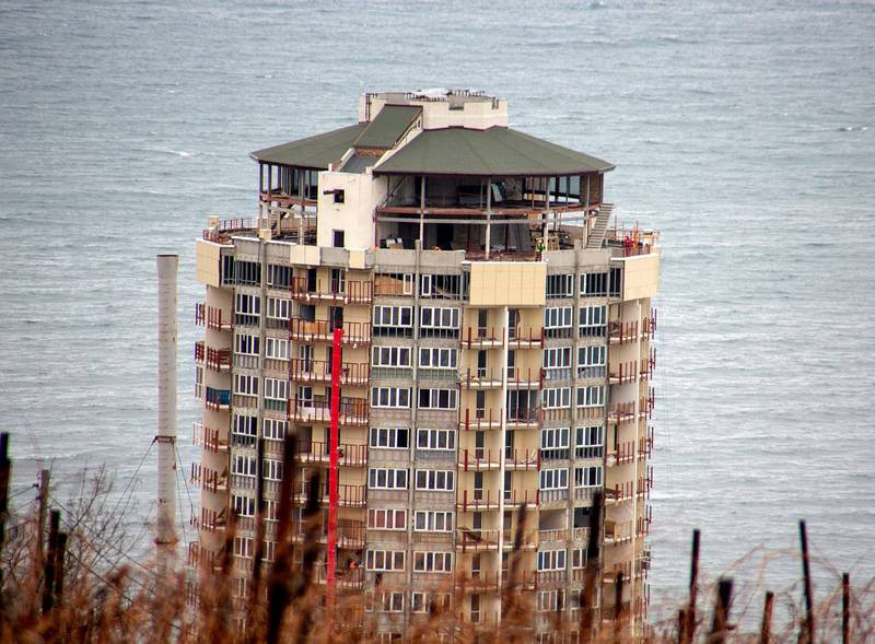 ForPost - Новости : На Южном берегу Крыма сносят высотку вместе с жильцами