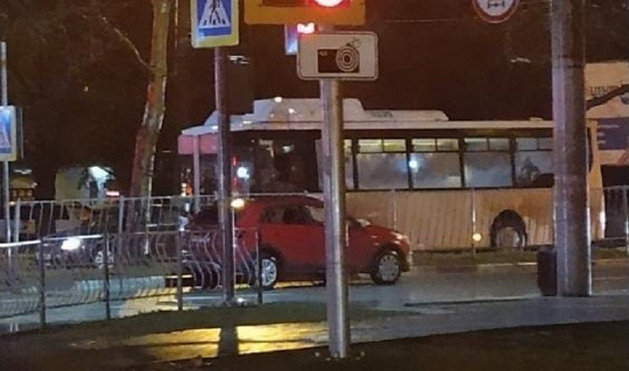 ForPost - Новости : Автомобиль сбил пешехода на «зебре» в Севастополе