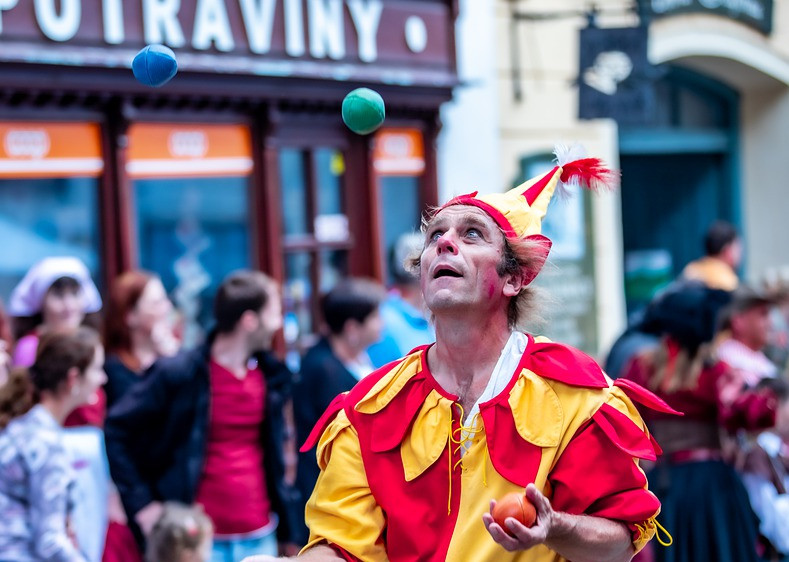 ForPost - Новости : Провинциальный цирк: для чего Чехия побила горшки с Россией
