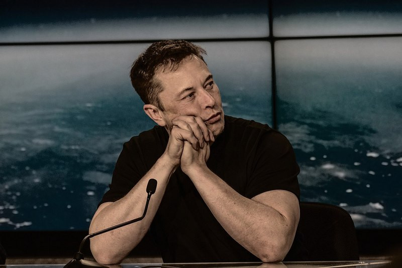 ForPost - Новости : Илон Маск потерял миллиарды долларов из-за аварии с Tesla