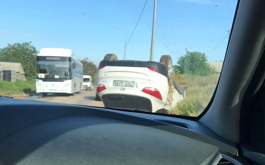 ForPost - Новости : В Севастополе юная автоледи перевернулась на трассе 