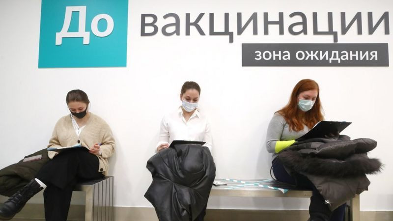 ForPost - Новости : Назван неожиданный сценарий развития карантина и обязательной вакцинации в России