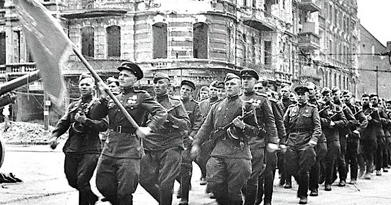 «Пропаганда должна быть боевитой»: как Россия защищает подвиг СССР во Второй мировой войне 