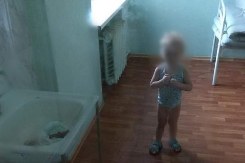 ForPost - Новости : «По морде это размажу»: в больнице врачи оставили двухлетнего ребёнка без ухода и еды