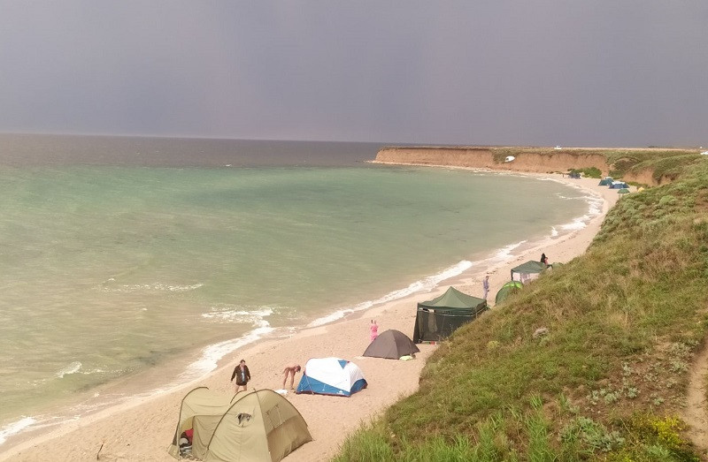 ForPost - Новости : В Крыму «дикари» заполонили все пляжи