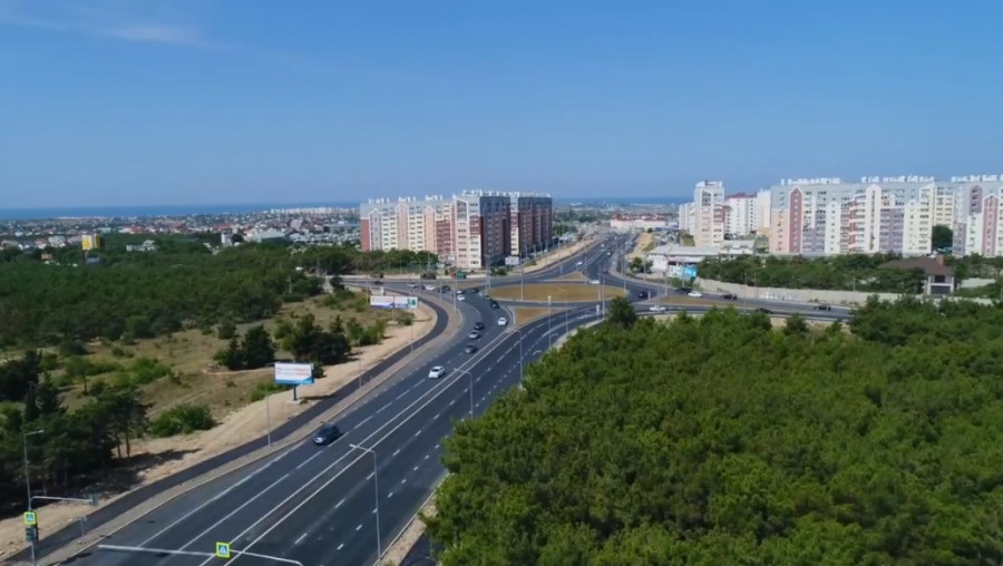 ForPost - Новости : В Севастополе уложили финальный слой асфальта на Камышовом шоссе