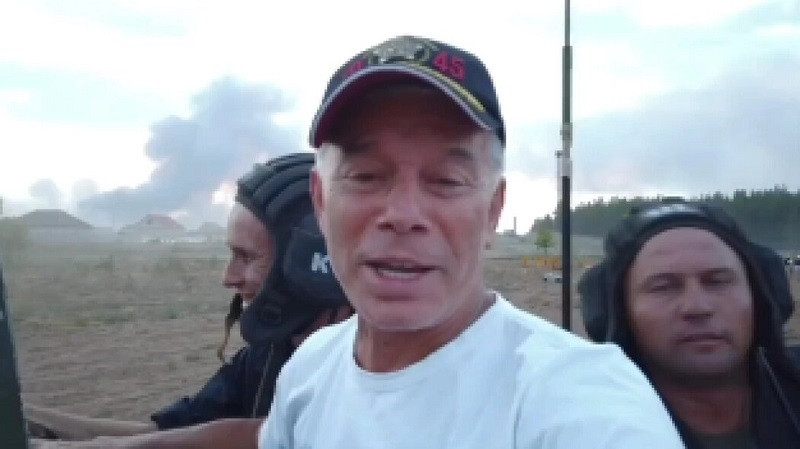 ForPost - Новости : Газманов весело прокатился на танке на фоне горящего села. Видео