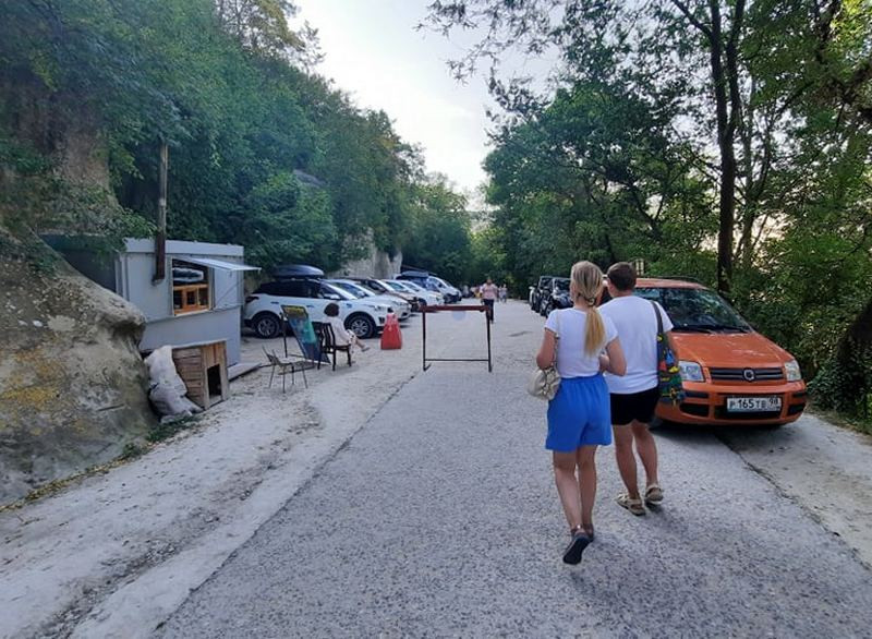 ForPost - Новости : У горного монастыря в Крыму принуждают жертвовать на парковку