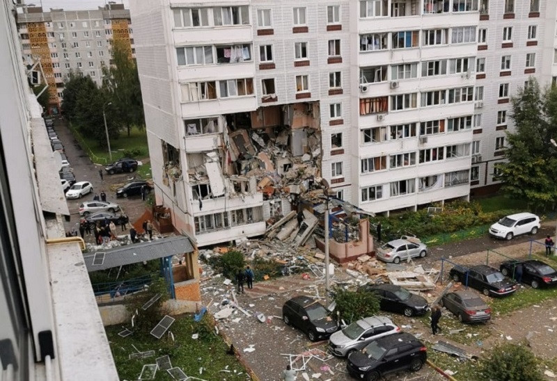 ForPost - Новости : Взрыв газа обрушил три этажа многоэтажки, под завалами остаются люди. Видео