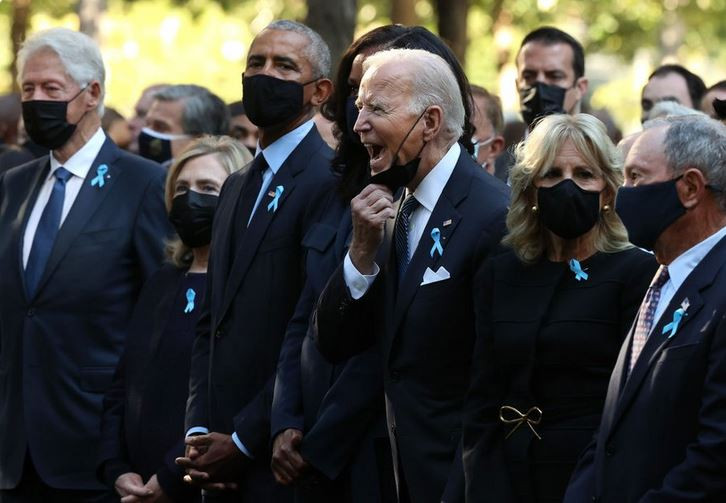 ForPost - Новости : Байден сделал странный жест на церемонии памяти жертв 11 сентября