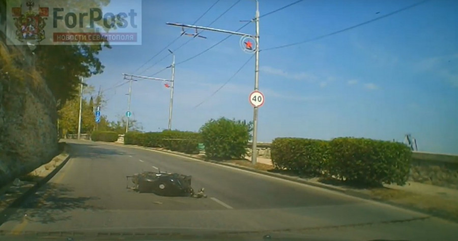 ForPost - Новости : В Севастополе мотоциклист «зацепился» за столб