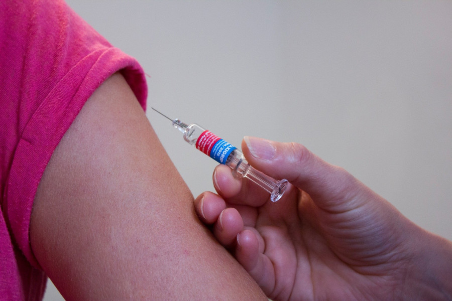 ForPost - Новости : Мужчина избил медсестру за то, что та сделала прививку от ковида его жене