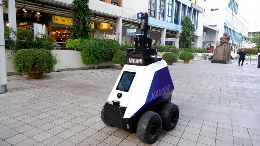ForPost - Новости : Улицы Сингапура теперь патрулируют робокопы. Видео