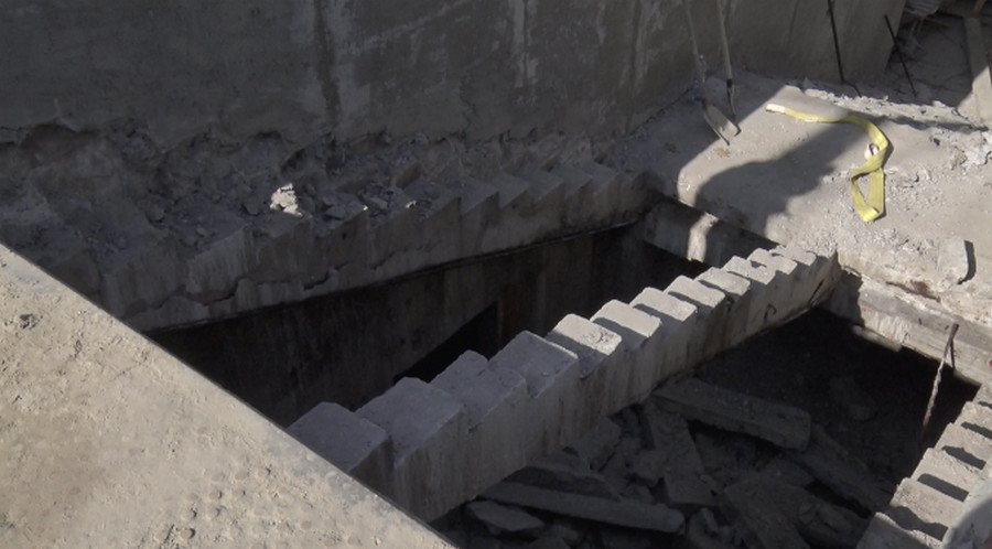 ForPost - Новости : В подземном переходе в Севастополе могут обрушиться лестницы
