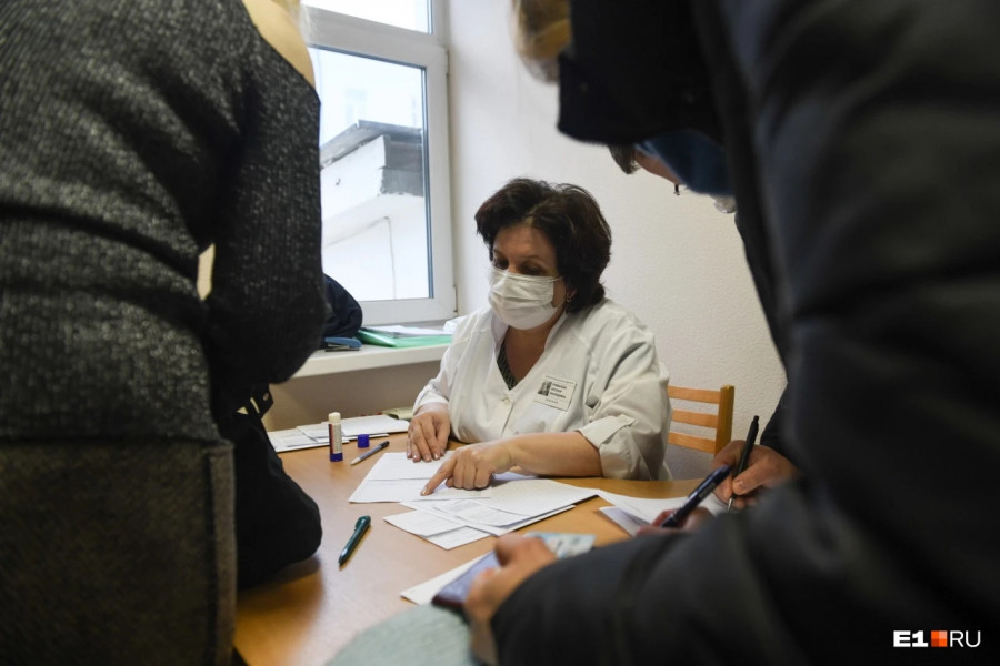 ForPost - Новости : «Орут, просят пожизненный медотвод»: люди без QR-кодов устраивают истерики в поликлиниках Екатеринбурга