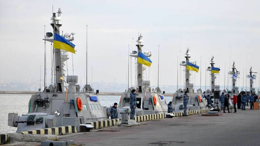 Кабмин Украины одобрил передислокацию военных кораблей из Черного моря в Азовское 