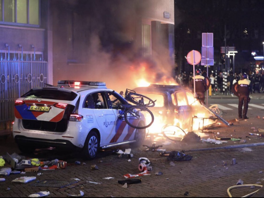 ForPost - Новости : В Нидерландах из-за выстрелов полиции пострадали несколько протестующих