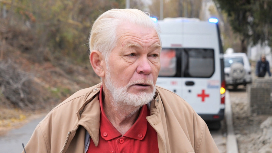 ForPost - Новости : Севастопольский художник-акционист заявил о нападении во время съемки ремонта дороги