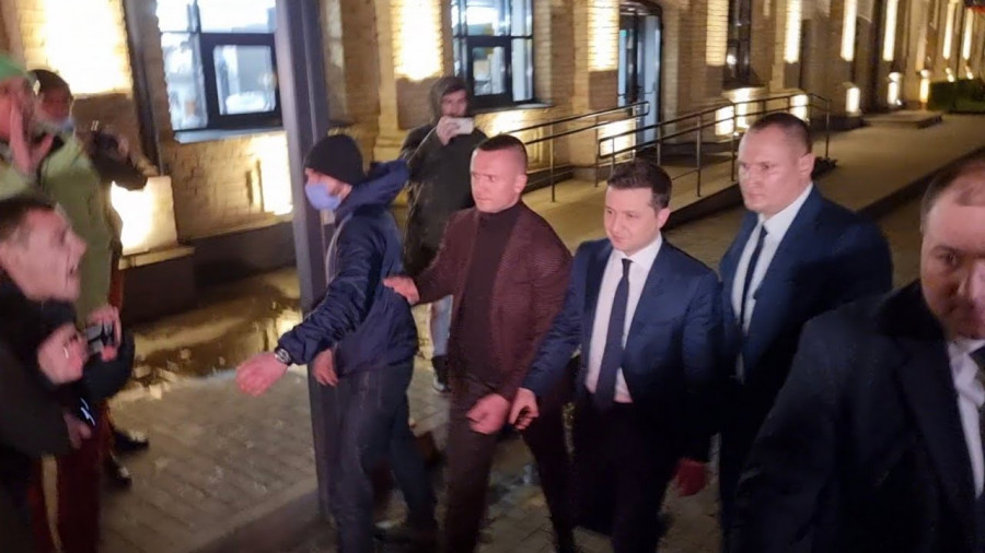 ForPost - Новости : Журналистка получила травмы после инцидента с охраной Зеленского