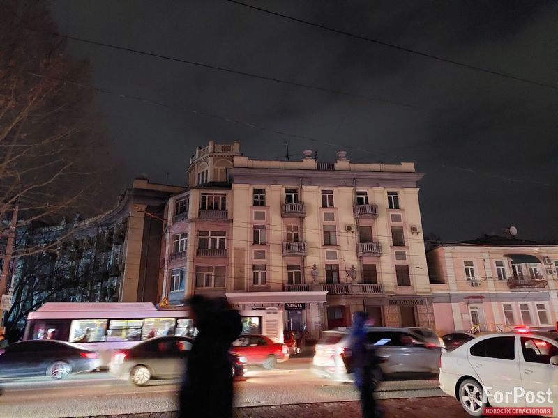 ForPost - Новости : Невиданной силы шторм в Крыму валит деревья и обесточивает целые районы
