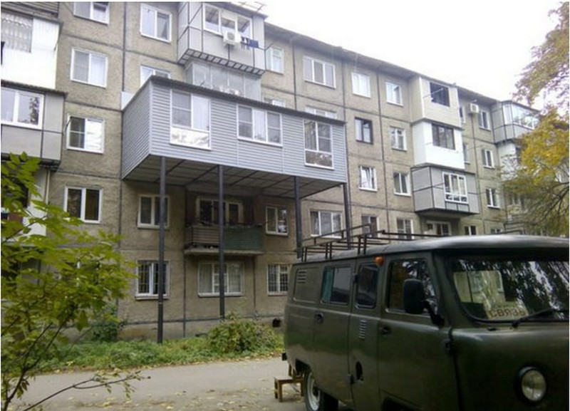 ForPost - Новости : Балконы вне закона: к чему ведёт «безумное остекление»