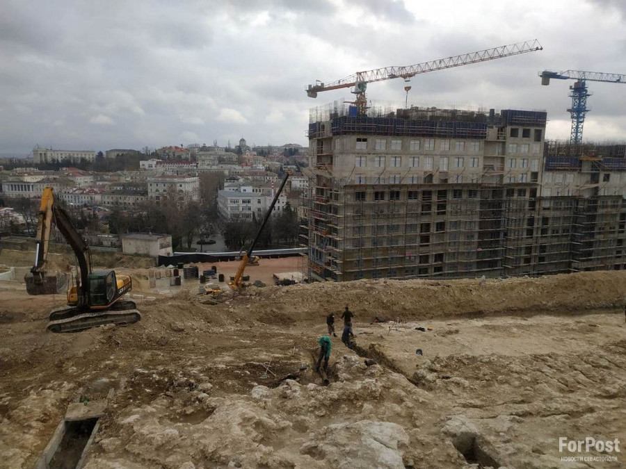 ForPost - Новости : Жилой дом на Хрустальном будет достроен к  лету 2022 года