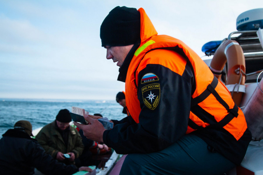 ForPost - Новости : Севастопольские спасатели проверили любителей зимней рыбалки