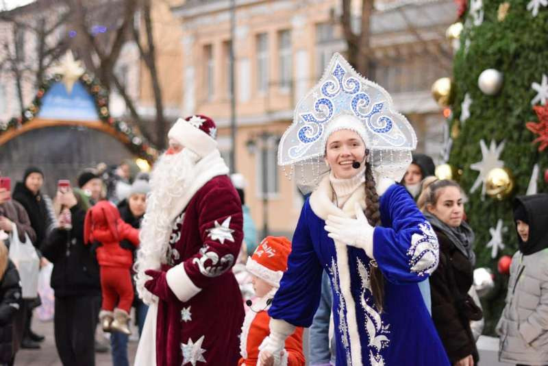 ForPost - Новости : Дед Морозы и Снегурочки Крыма второй год подряд остаются без работы