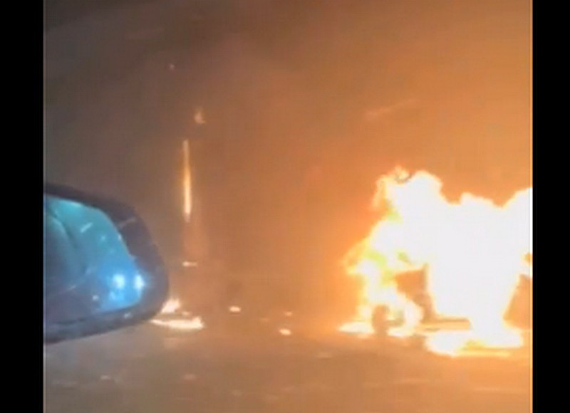 ForPost - Новости : Пожар на «Тавриде»: легковушка врезалась в фуру и загорелась