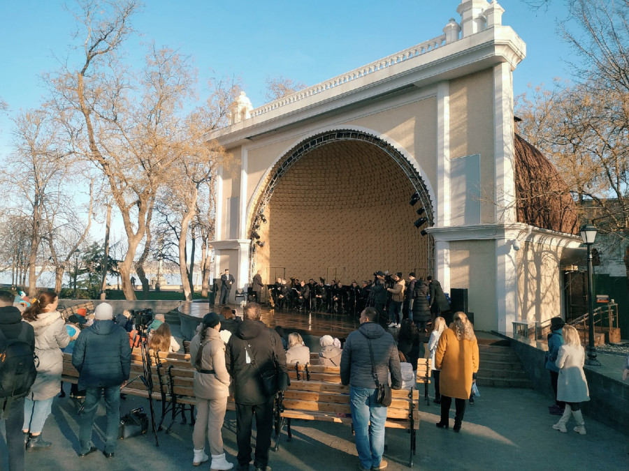 ForPost - Новости : В Севастополе доделают открытую перед Новым годом эстраду «Ракушка»