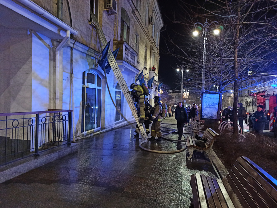 ForPost - Новости : В Севастополе расследуют гибель человека в пожаре над офисом «Единой России»