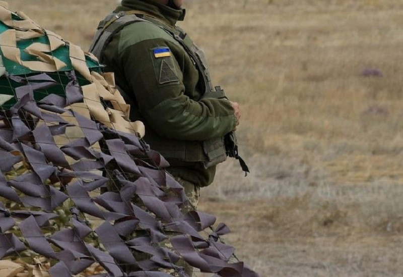 ForPost - Новости : «Трудное детство»: британцы рассказали об украинских учениях с деревянным оружием