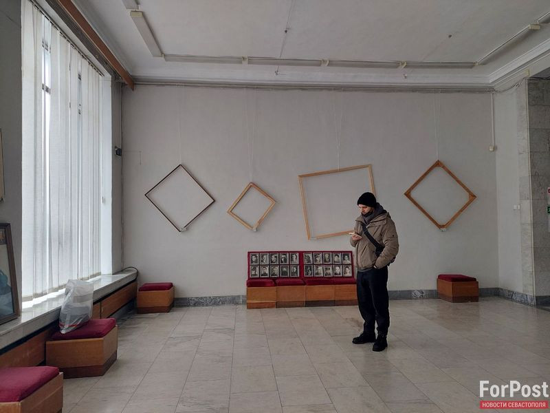 ForPost - Новости : Пустые рамы вместо картин: крымские живописцы продолжают борьбу за Дом художника 