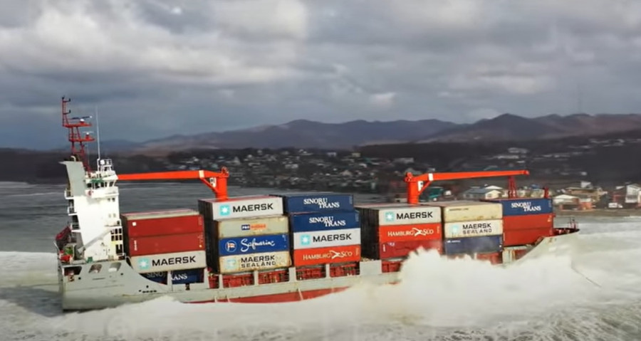 ForPost - Новости : В море у российского берега гниёт контейнеровоз со 130 тоннами нефтепродуктов